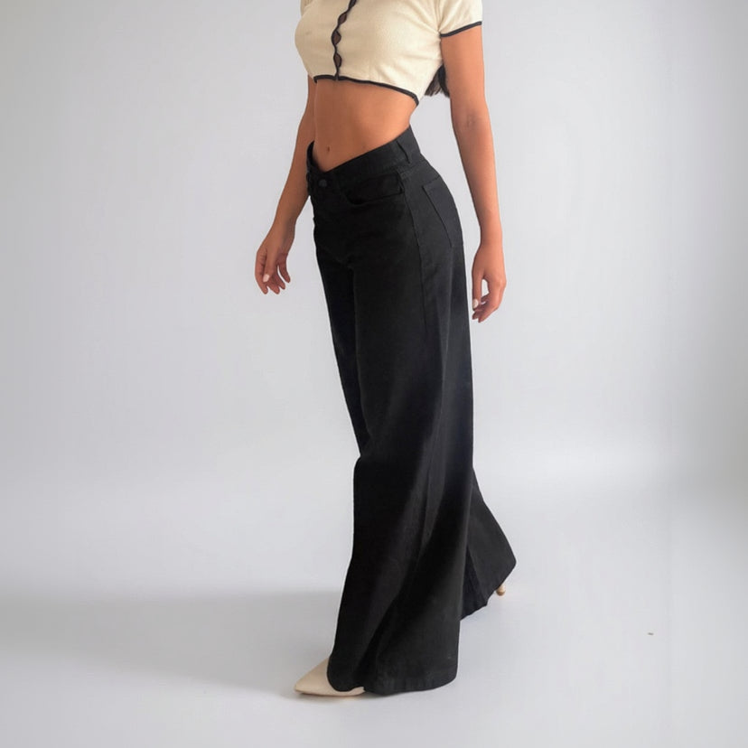 Essenzia — Black Classic Wide Leg Jean
